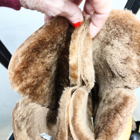- UGG SZ 8 APRELLE 3195 12" SUEDE SHEARLING WEDGE BOOTS EUC $250 - Picture 13 of 15